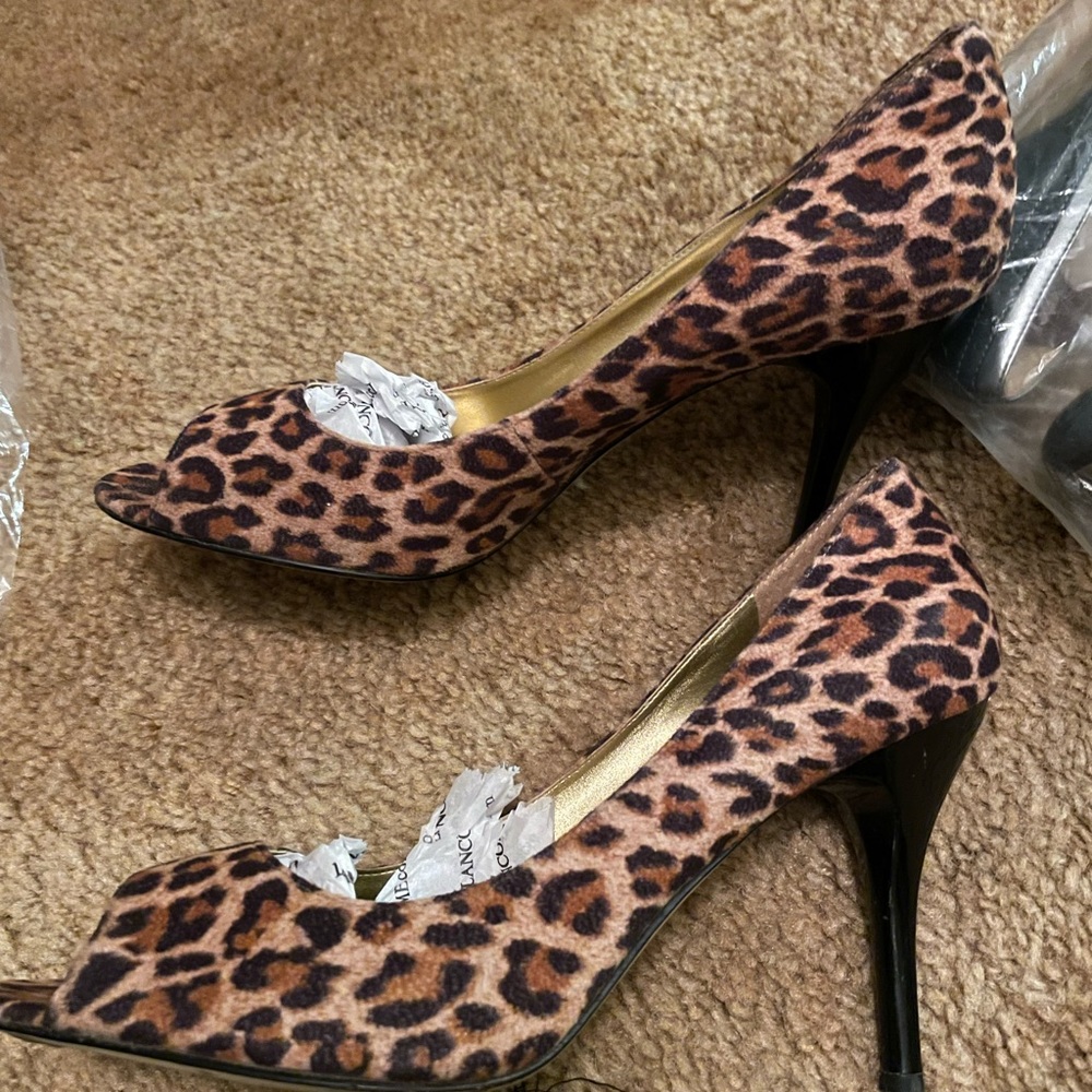 Guess Leopard print peep toe stilettos, 9M, excellent shape